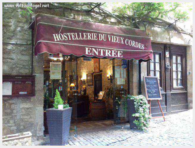 La cité médiévale de Cordes-sur-Ciel perchée sur les collines du Tarn