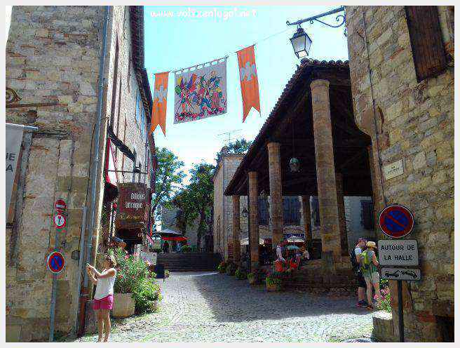 La cité médiévale de Cordes-sur-Ciel perchée sur les collines du Tarn