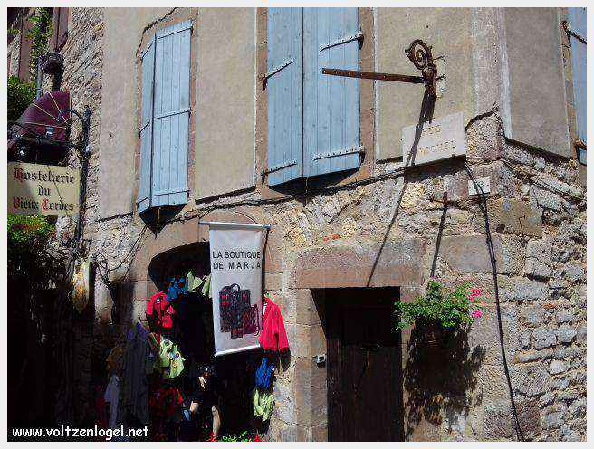 La cité médiévale de Cordes-sur-Ciel perchée sur les collines du Tarn