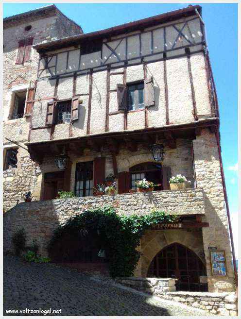La cité médiévale de Cordes-sur-Ciel perchée sur les collines du Tarn