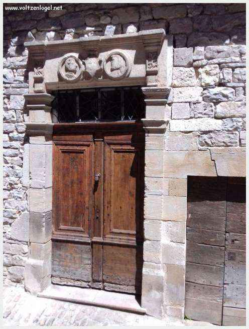 La cité médiévale de Cordes-sur-Ciel perchée sur les collines du Tarn