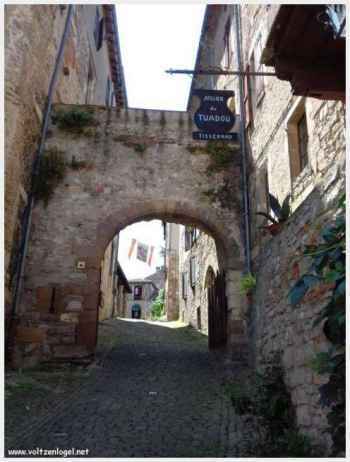 Cordes sur Ciel, bourg médiéval en Provence