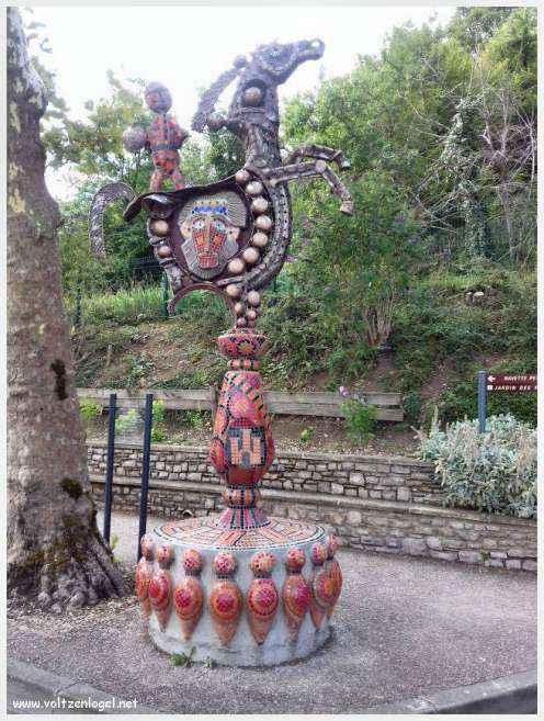Vue panoramique sur les toits de Cordes-sur-Ciel, cité médiévale perchée