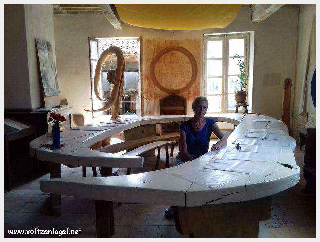 Vue panoramique sur les toits de Cordes-sur-Ciel, cité médiévale perchée