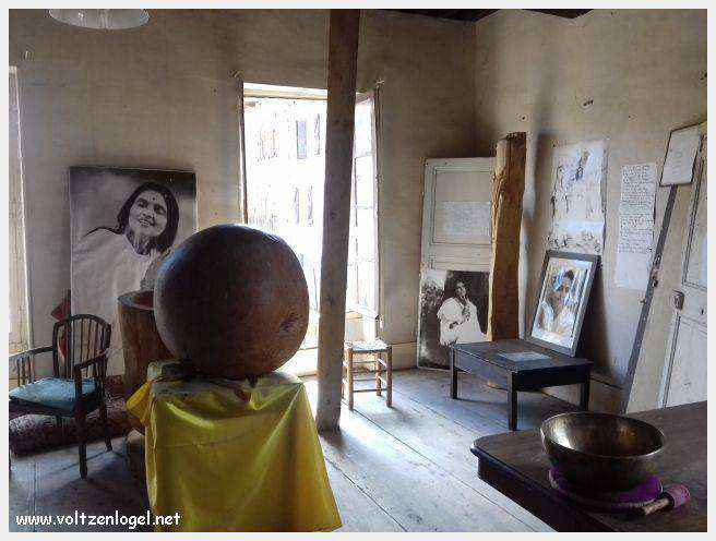 Vue panoramique sur les toits de Cordes-sur-Ciel, cité médiévale perchée