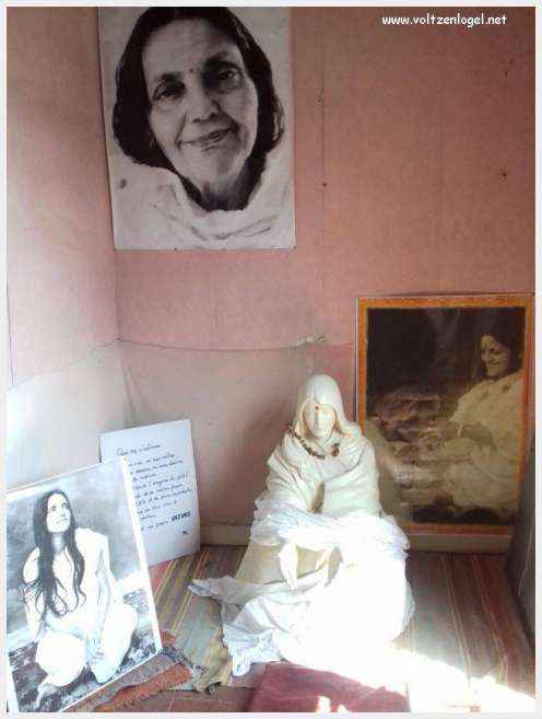 Vue panoramique sur les toits de Cordes-sur-Ciel, cité médiévale perchée