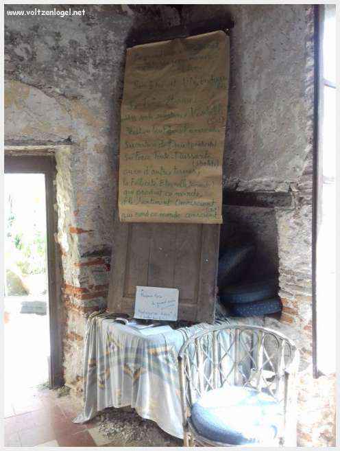 Vue panoramique sur les toits de Cordes-sur-Ciel, cité médiévale perchée