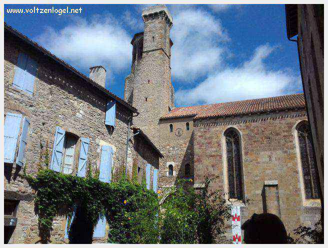 Vue panoramique sur les toits de Cordes-sur-Ciel, cité médiévale perchée