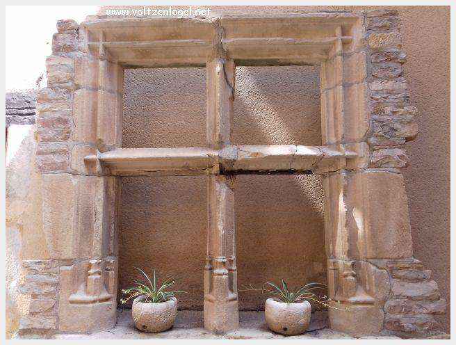 Vue panoramique sur les toits de Cordes-sur-Ciel, cité médiévale perchée