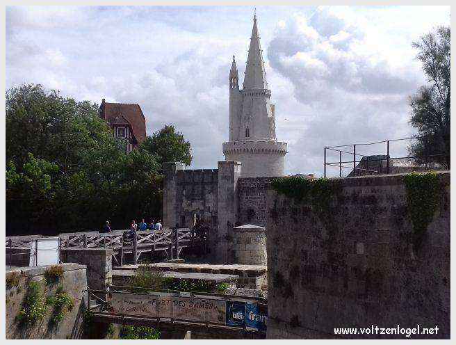 Tour Saint-Nicolas à La Rochelle, emblème médiéval du vieux port