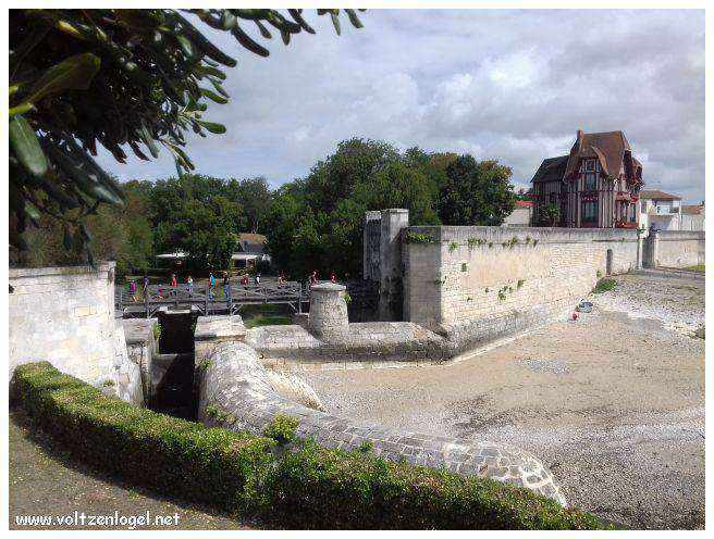 Tour Saint-Nicolas à La Rochelle, emblème médiéval du vieux port