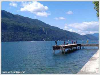 Le lac du Bourget plus grand lac naturel de France à Aix les Bains