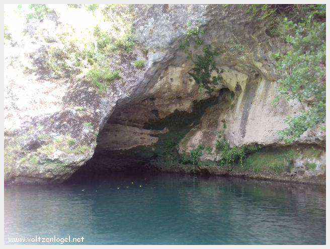 Exploration en barque des Gorges du Tarn à La Malène
