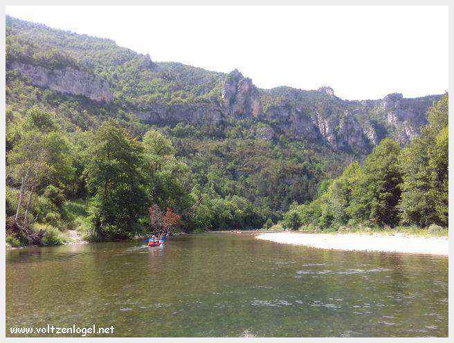 Exploration en barque des Gorges du Tarn à La Malène