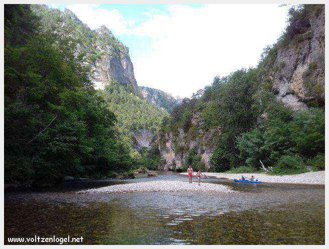 Exploration en barque des Gorges du Tarn à La Malène