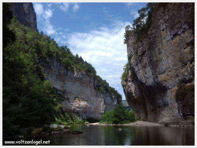Exploration en barque des Gorges du Tarn à La Malène