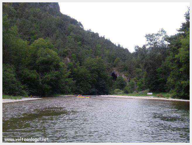 Exploration en barque des Gorges du Tarn à La Malène
