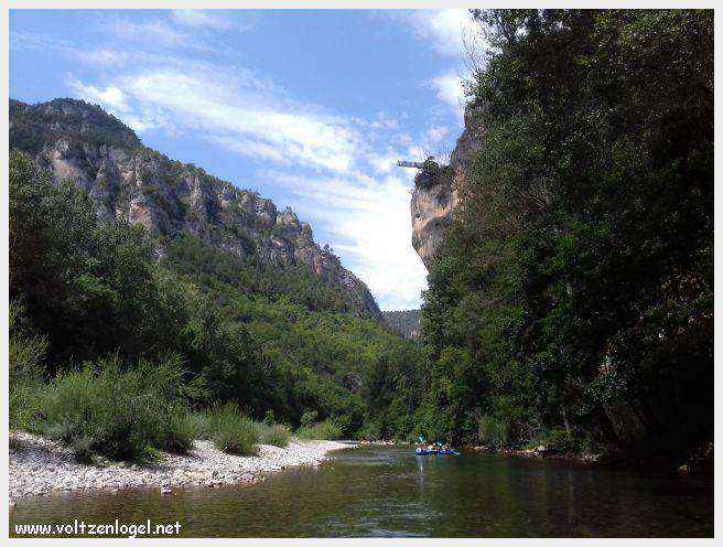 Exploration en barque des Gorges du Tarn à La Malène