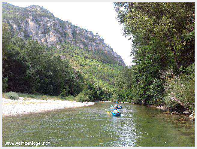 Exploration en barque des Gorges du Tarn à La Malène