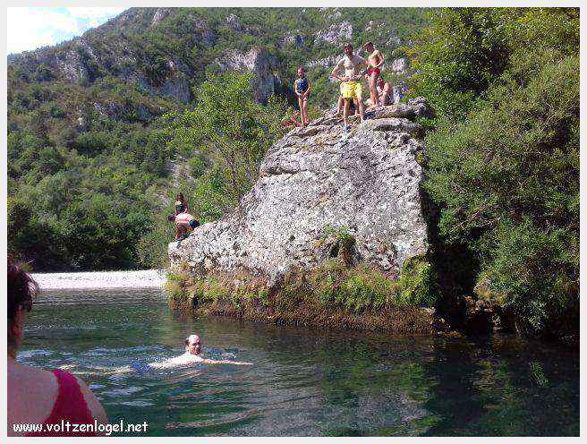 Exploration en barque des Gorges du Tarn à La Malène