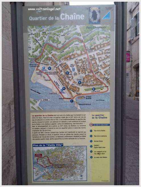 Vue panoramique des Tours de La Rochelle surplombant le Vieux Port historique.