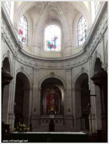 Cathédrale Saint-Louis : mélange harmonieux de styles