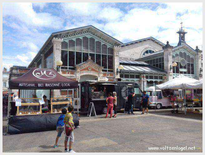 Vue panoramique des Tours de La Rochelle surplombant le Vieux Port historique.