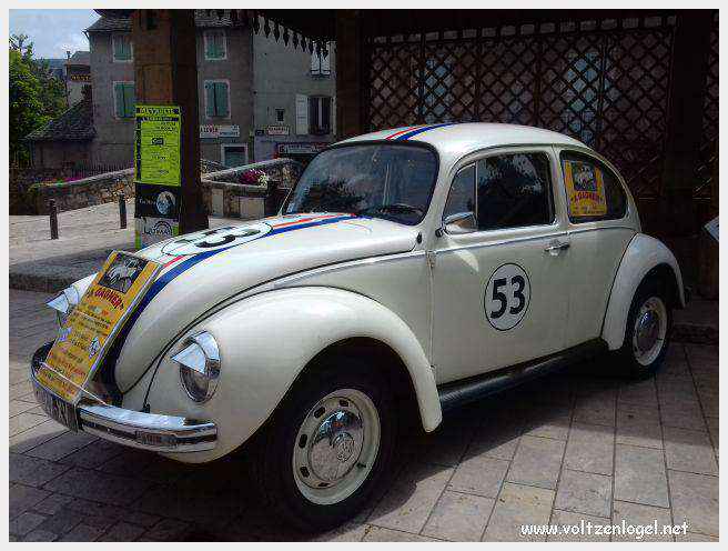 Vue panoramique de Meyrueis entre Causses et Cévennes, trésor naturel et culturel