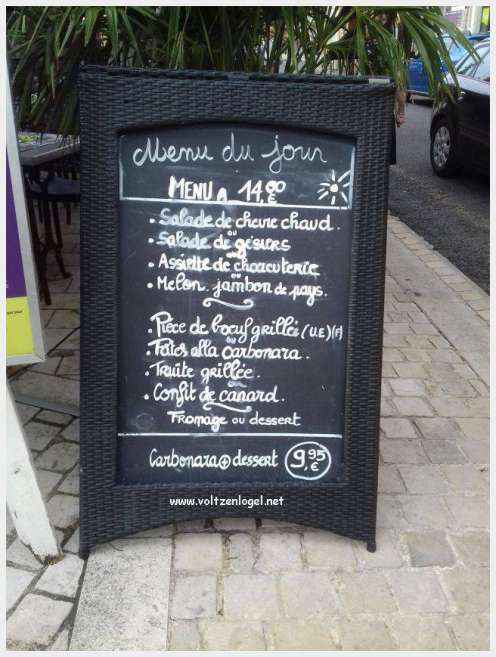 Vue panoramique de Meyrueis entre Causses et Cévennes, trésor naturel et culturel