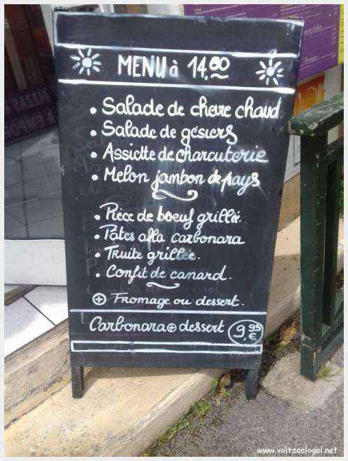 Vue panoramique de Meyrueis entre Causses et Cévennes, trésor naturel et culturel