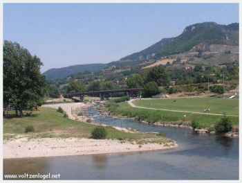 Millau dans l'Aveyron. La ville de Millau. Viaduc sur le Tarn