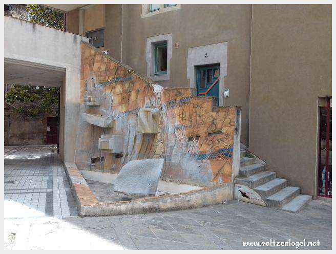 Vue panoramique de Millau avec le Viaduc et les Gorges du Tarn en arrière-plan
