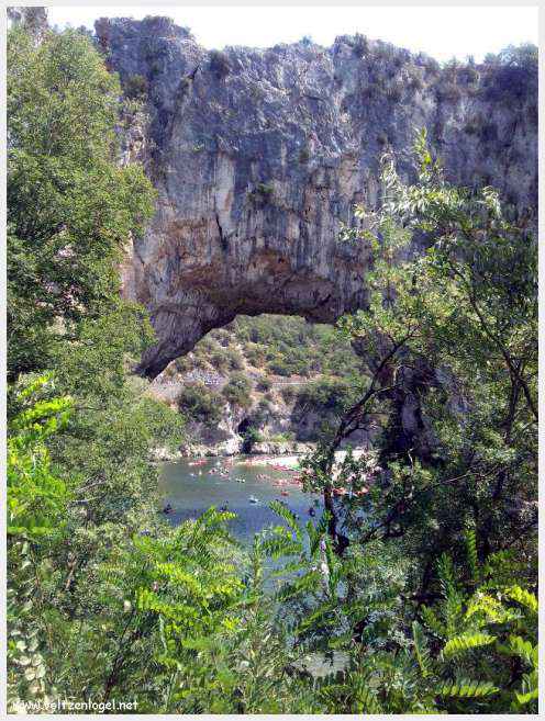 Le Pont d’Arc, une majestueuse arche naturelle dans les gorges de l'Ardèche