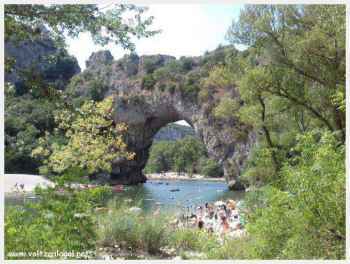 Les gorges de l'Ardèche. Descente de l'Ardèche en canoë