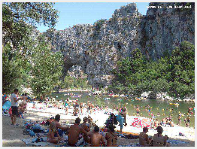 Le Pont d’Arc, une majestueuse arche naturelle dans les gorges de l'Ardèche