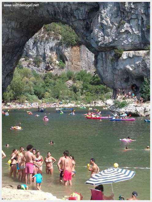 Le Pont d’Arc, une majestueuse arche naturelle dans les gorges de l'Ardèche
