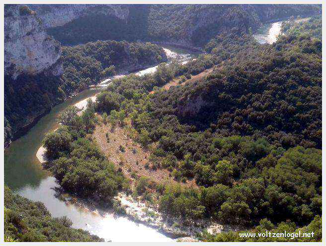 Le Pont d’Arc, une majestueuse arche naturelle dans les gorges de l'Ardèche
