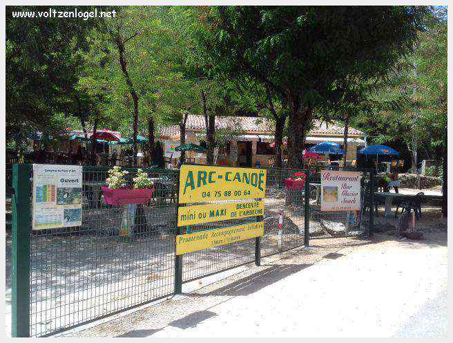Le Pont d’Arc, une majestueuse arche naturelle dans les gorges de l'Ardèche