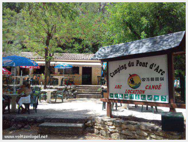 Le Pont d’Arc, une majestueuse arche naturelle dans les gorges de l'Ardèche