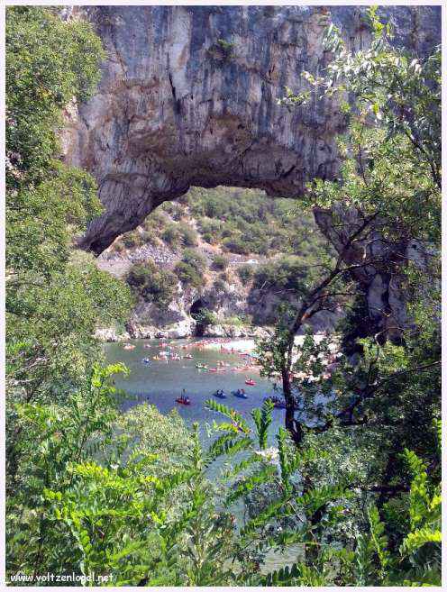 Le Pont d’Arc, une majestueuse arche naturelle dans les gorges de l'Ardèche