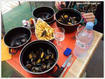 Gastronomie à La Rochelle : diversité de restaurants autour du Vieux Port.