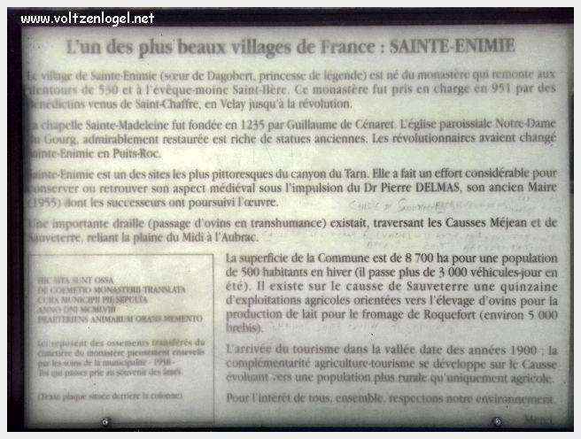 Vue pittoresque de Sainte-Enimie dans les Gorges du Tarn, village médiéval et nature spectaculaire