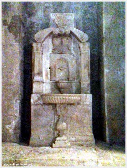 Cathédrale Notre-Dame à Vaison-la-Romaine, symbole de l'architecture romane et médiévale