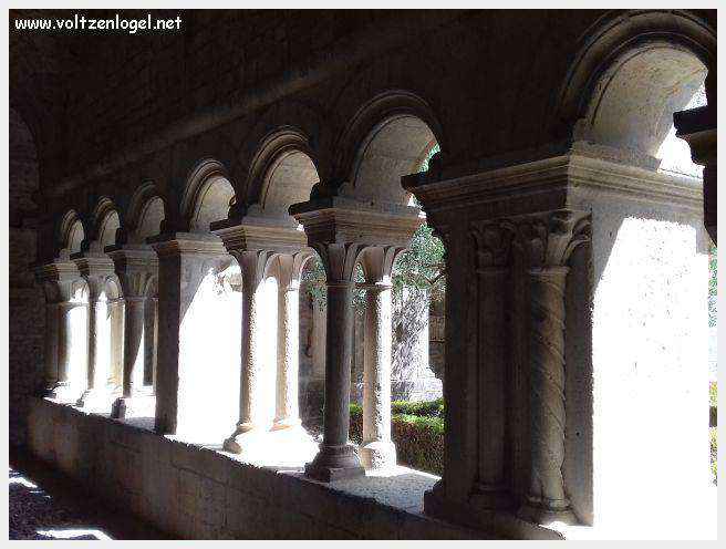 Cathédrale Notre-Dame à Vaison-la-Romaine, symbole de l'architecture romane et médiévale