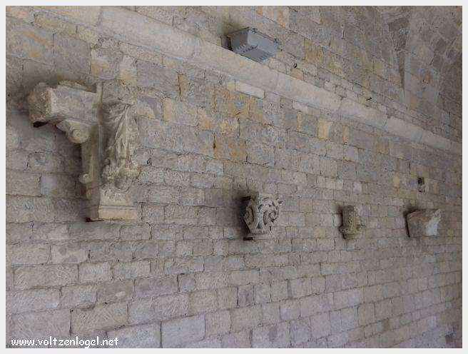 Cathédrale Notre-Dame à Vaison-la-Romaine, symbole de l'architecture romane et médiévale