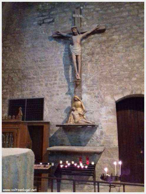 Cathédrale Notre-Dame à Vaison-la-Romaine, symbole de l'architecture romane et médiévale