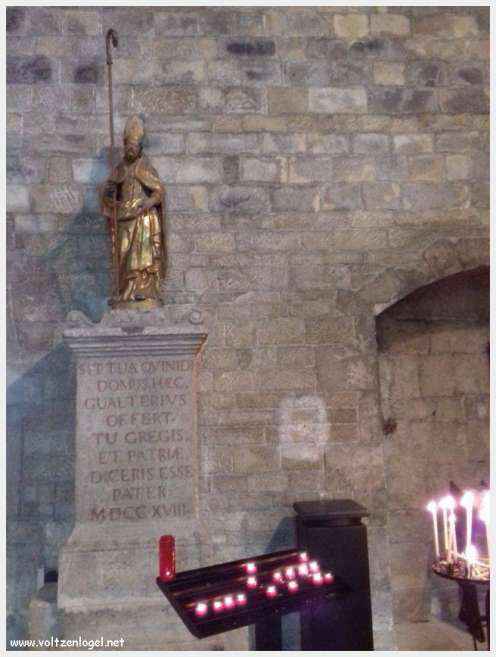 Cathédrale Notre-Dame à Vaison-la-Romaine, symbole de l'architecture romane et médiévale