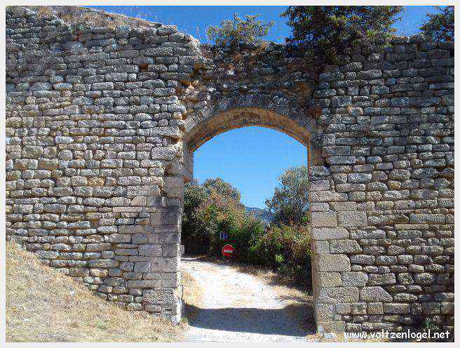 Entrechaux au Pays Ventoux