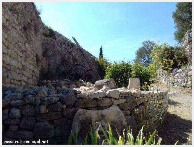 Entrechaux au Pays Ventoux