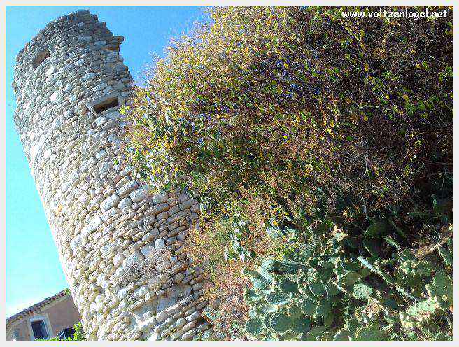 Entrechaux au Pays Ventoux